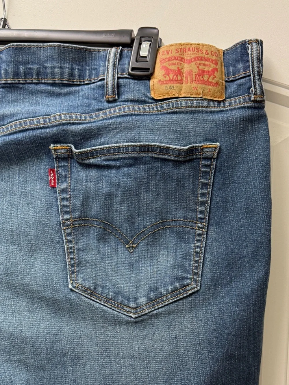 Men’s Levi’s Medium Wash 541 Athletic Jeans Size 48x29